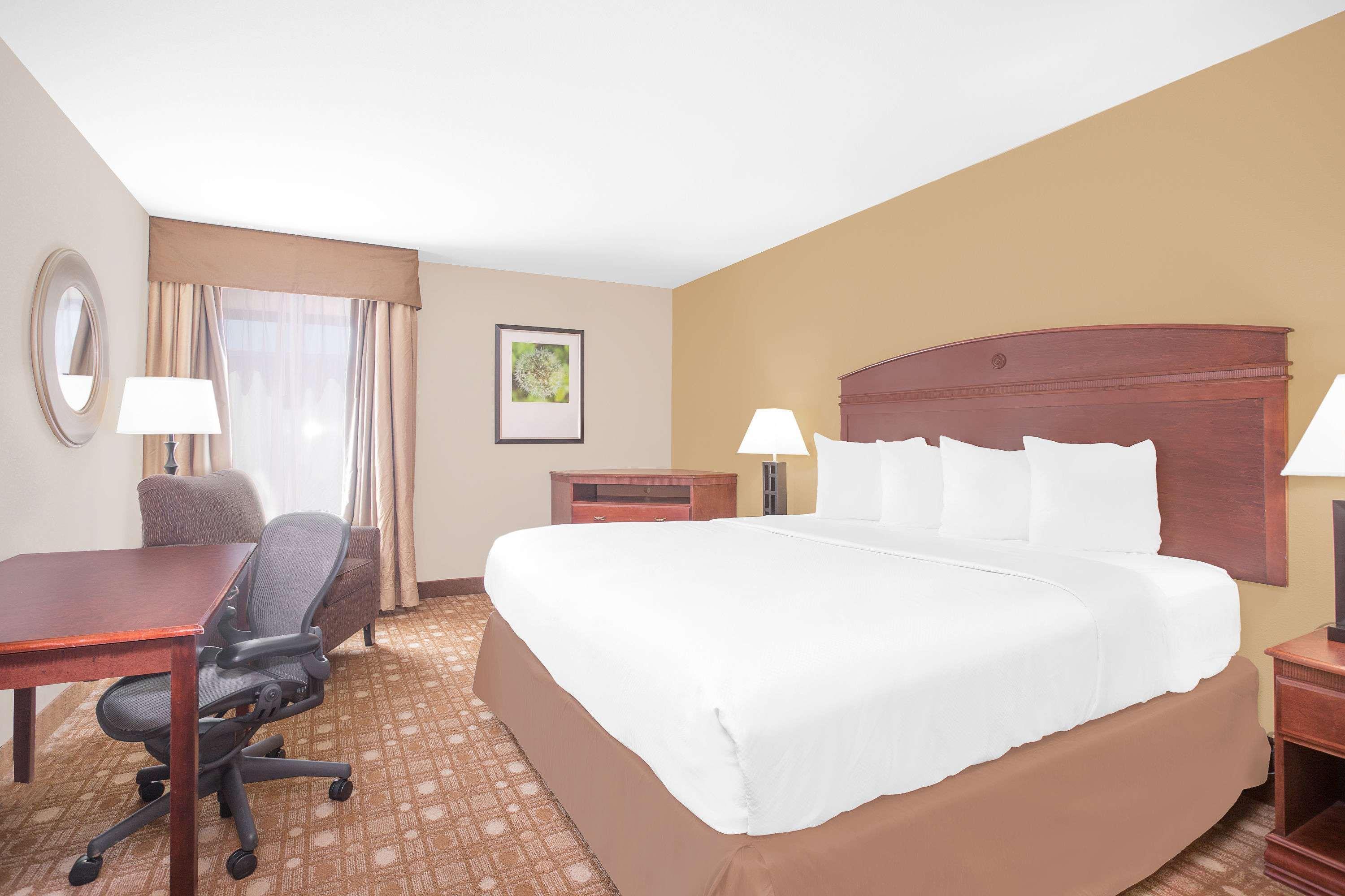 Baymont By Wyndham Augusta West Hotel Bagian luar foto