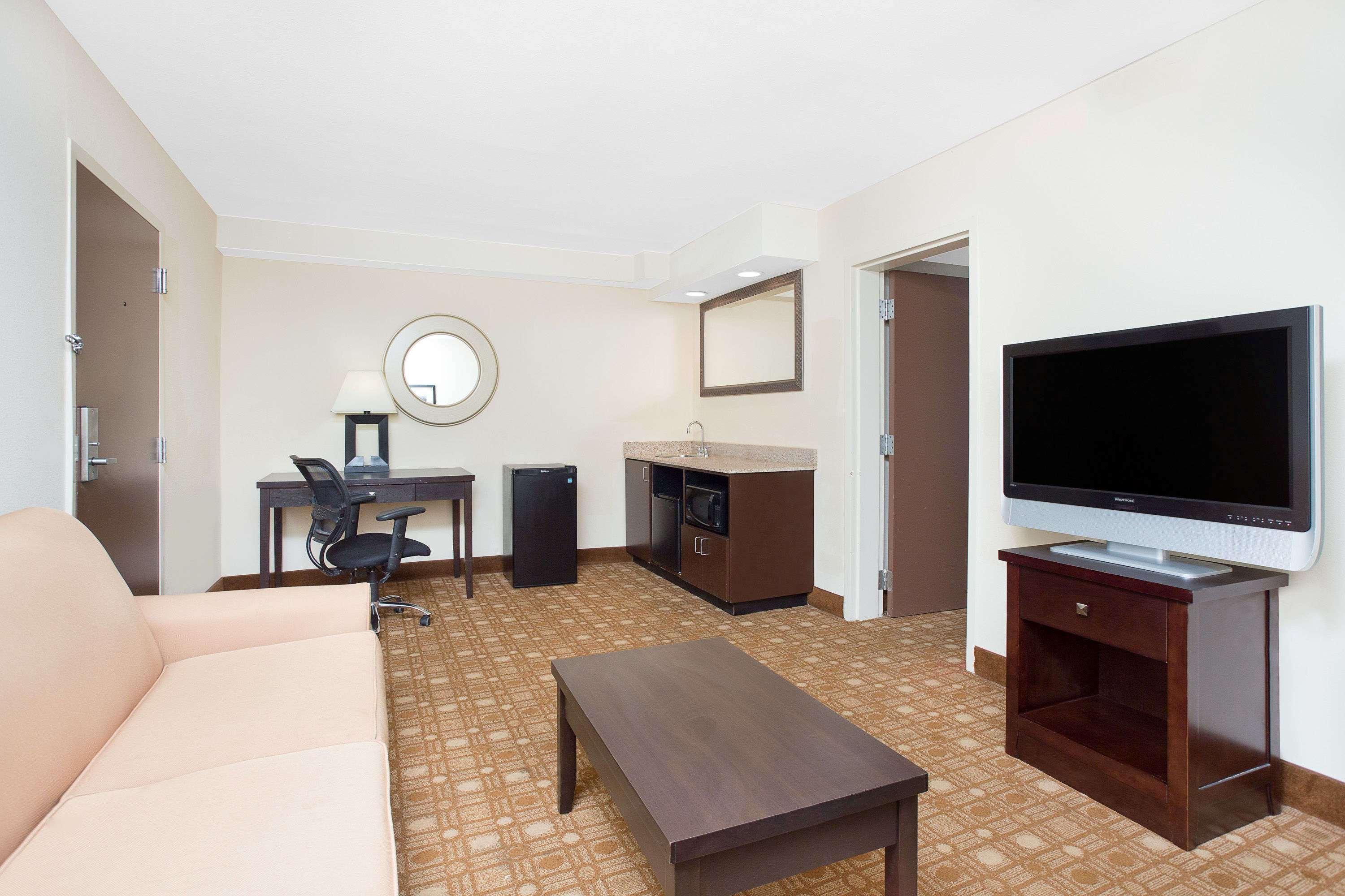Baymont By Wyndham Augusta West Hotel Bagian luar foto
