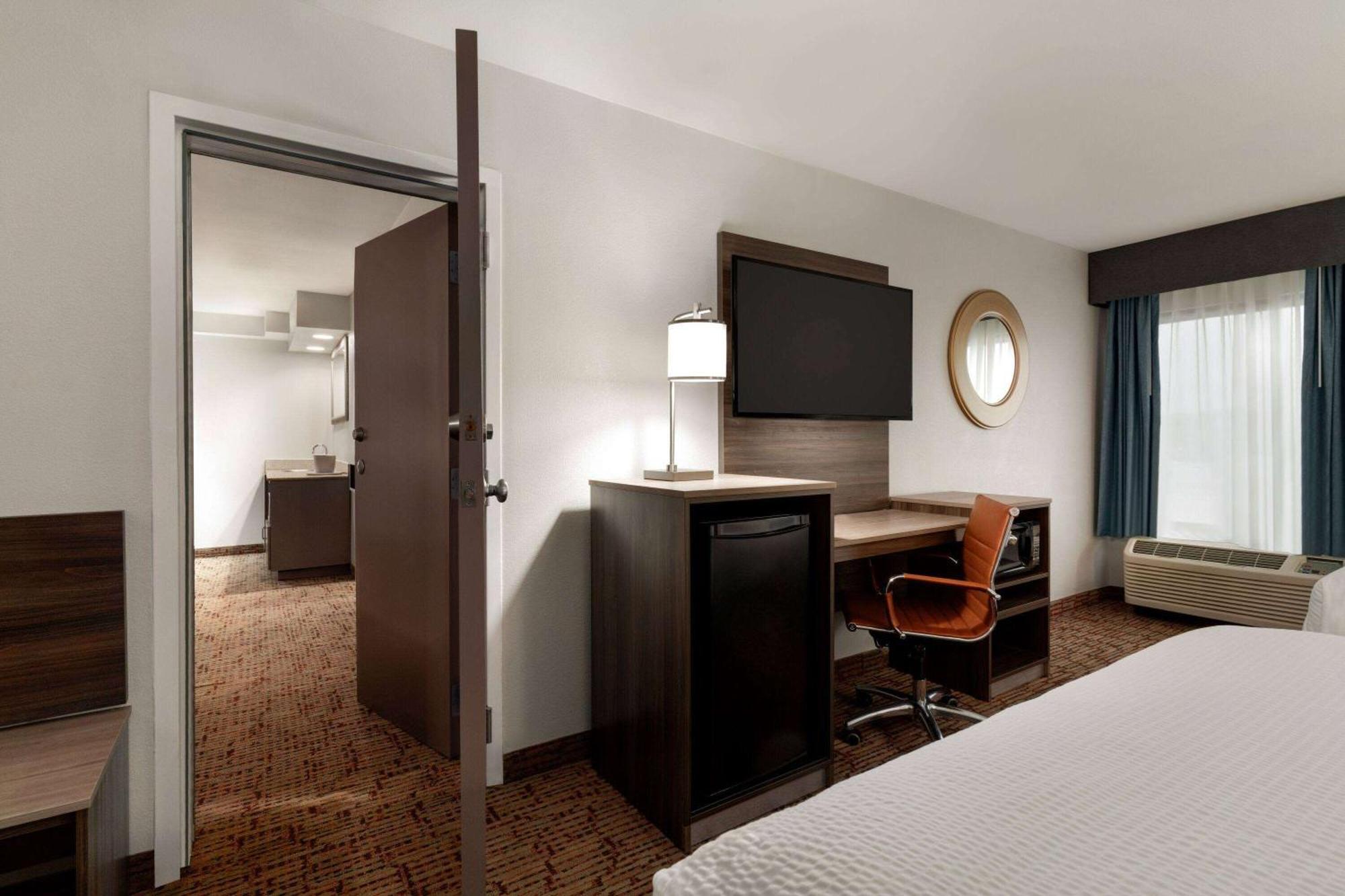 Baymont By Wyndham Augusta West Hotel Bagian luar foto